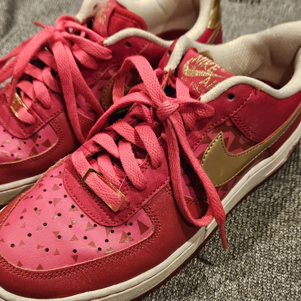 🛶●Nike Pink & Gold Low Top Sneakers
